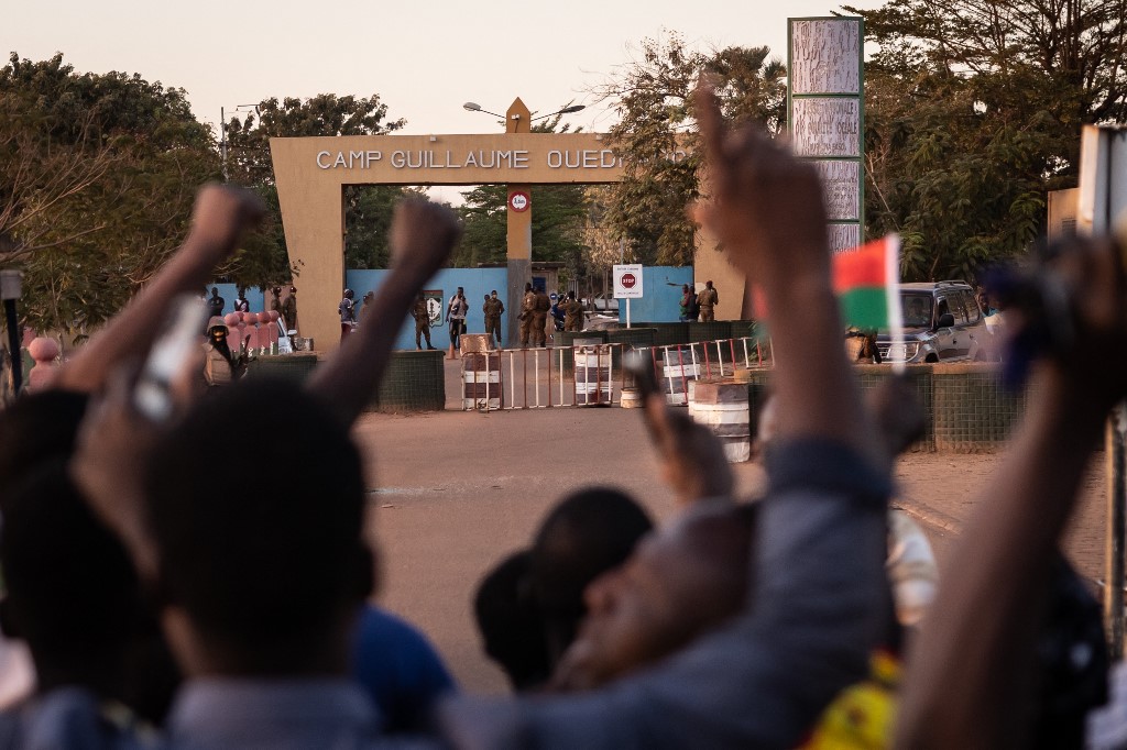Burkina: des militaires annoncent avoir pris le pouvoir