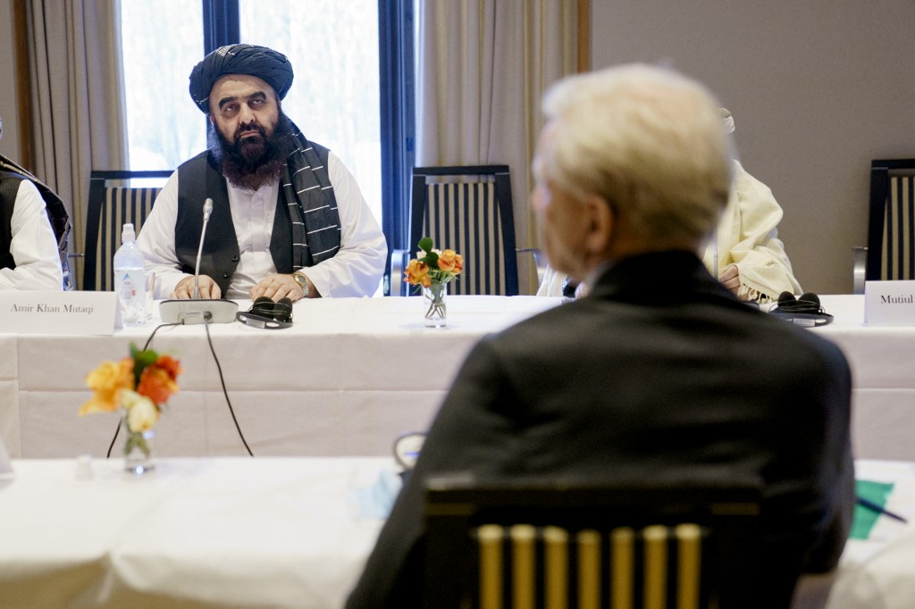 Droits humains en Afghanistan: les Occidentaux exposent leurs exigences aux talibans