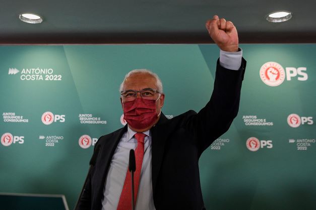 Législatives au Portugal: le socialiste Antonio Costa obtient la majorité absolue