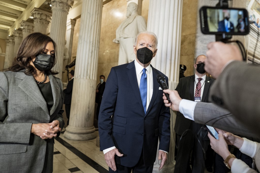 Biden s'attaque à Trump et promet de défendre la démocratie américaine