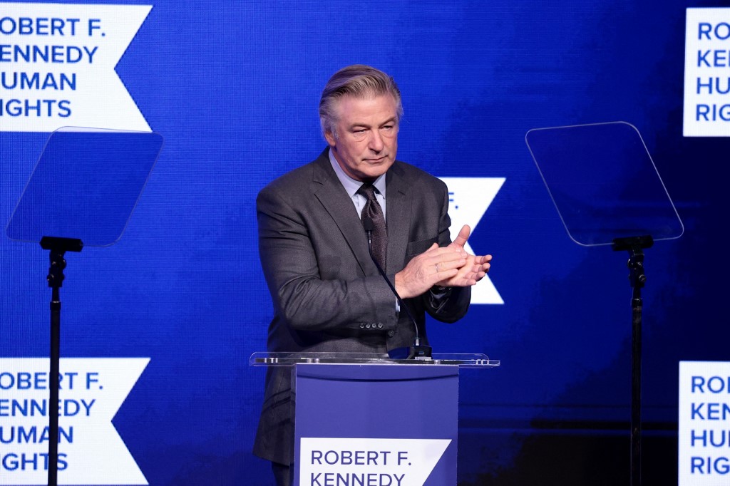 Tir mortel sur un tournage: Alec Baldwin remet son téléphone à la police