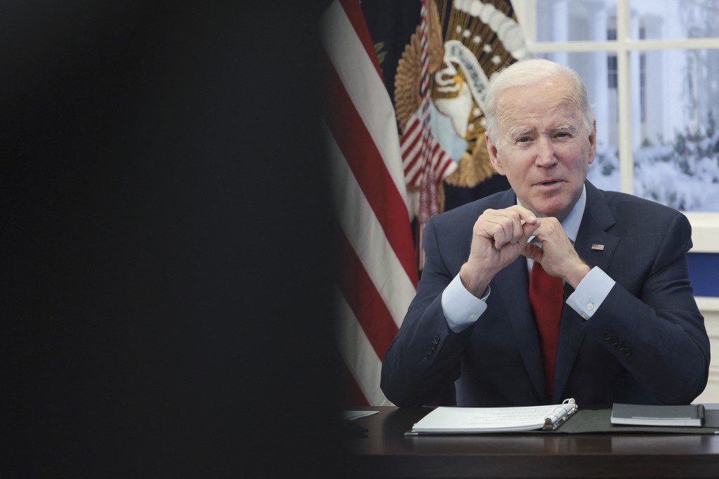Un an après l'assaut du Capitole, Biden pointe la responsabilité de Trump