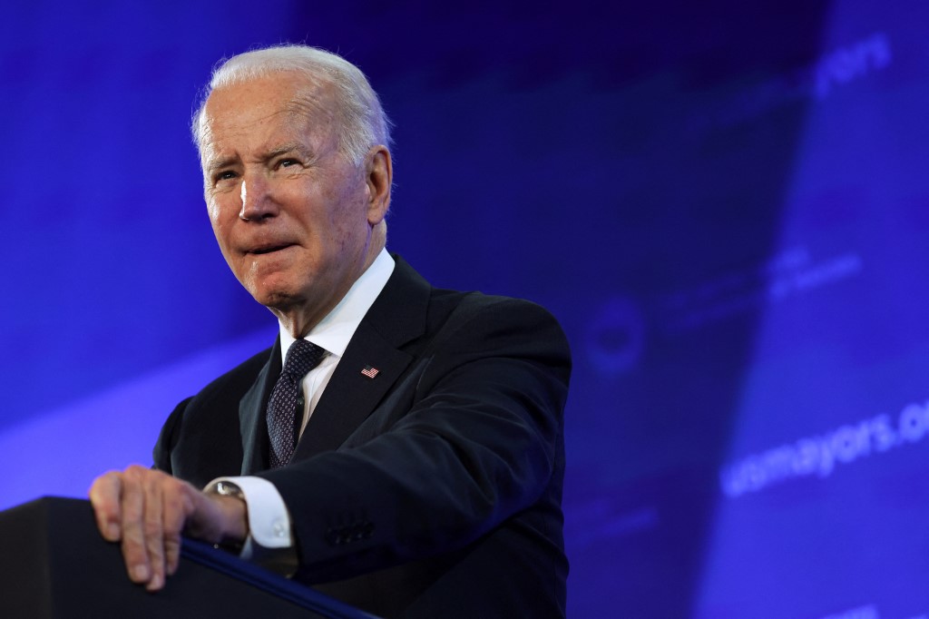 Biden fait revenir la production de semi-conducteurs aux Etats-Unis