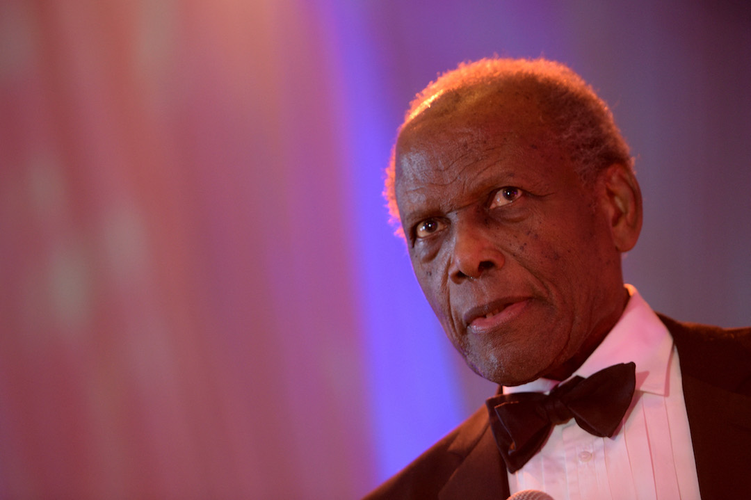 L'acteur Sidney Poitier au 6e gala de Noël et collecte de fonds de la Brigitte and Bobby Sherman Children's Foundation au Montage Beverly Hills le 19 décembre 2015 à Beverly Hills, en Californie. (Jason Kempin / Getty Images Amérique Du Nord / Getty Images via AFP)