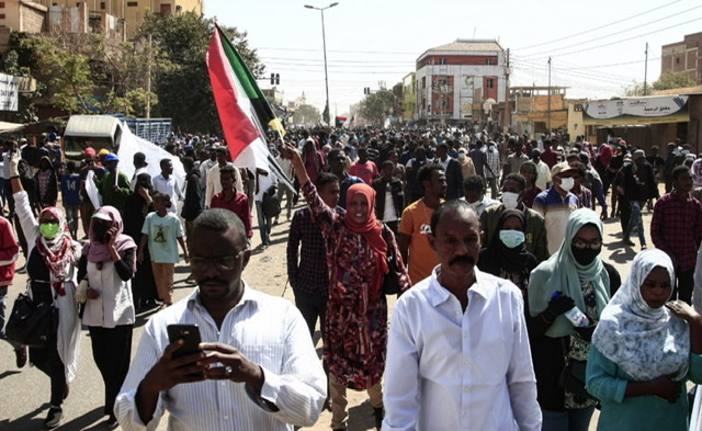 Nouvelle mobilisation anti-putsch au Soudan, sous les grenades lacrymogènes