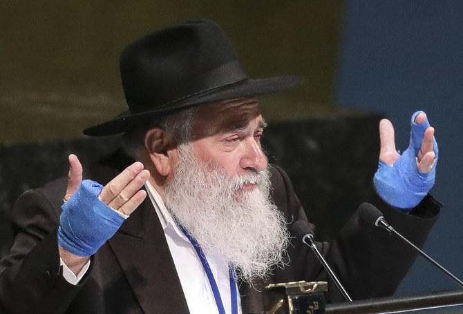 Un rabbin californien blessé dans une fusillade au synagogue, condamné pour fraude