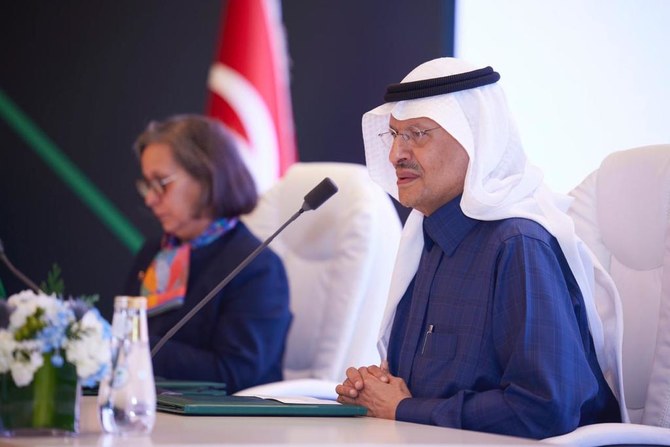 Energies renouvelables: l'Arabie saoudite et la Tunisie signent un accord de développement