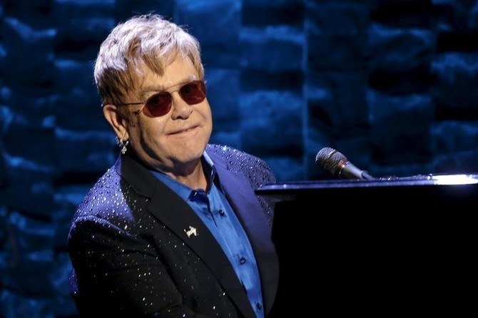 Elton John, atteint de Covid-19, annule deux concerts aux Etats-Unis