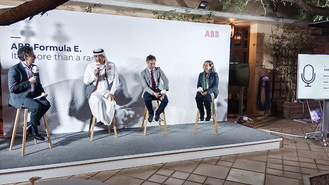 Les panélistes débattent des perspectives en termes de durabilité et de lutte contre le changement climatique à la résidence de l'ambassadeur de Suède à Riyad. (Photo fournie)