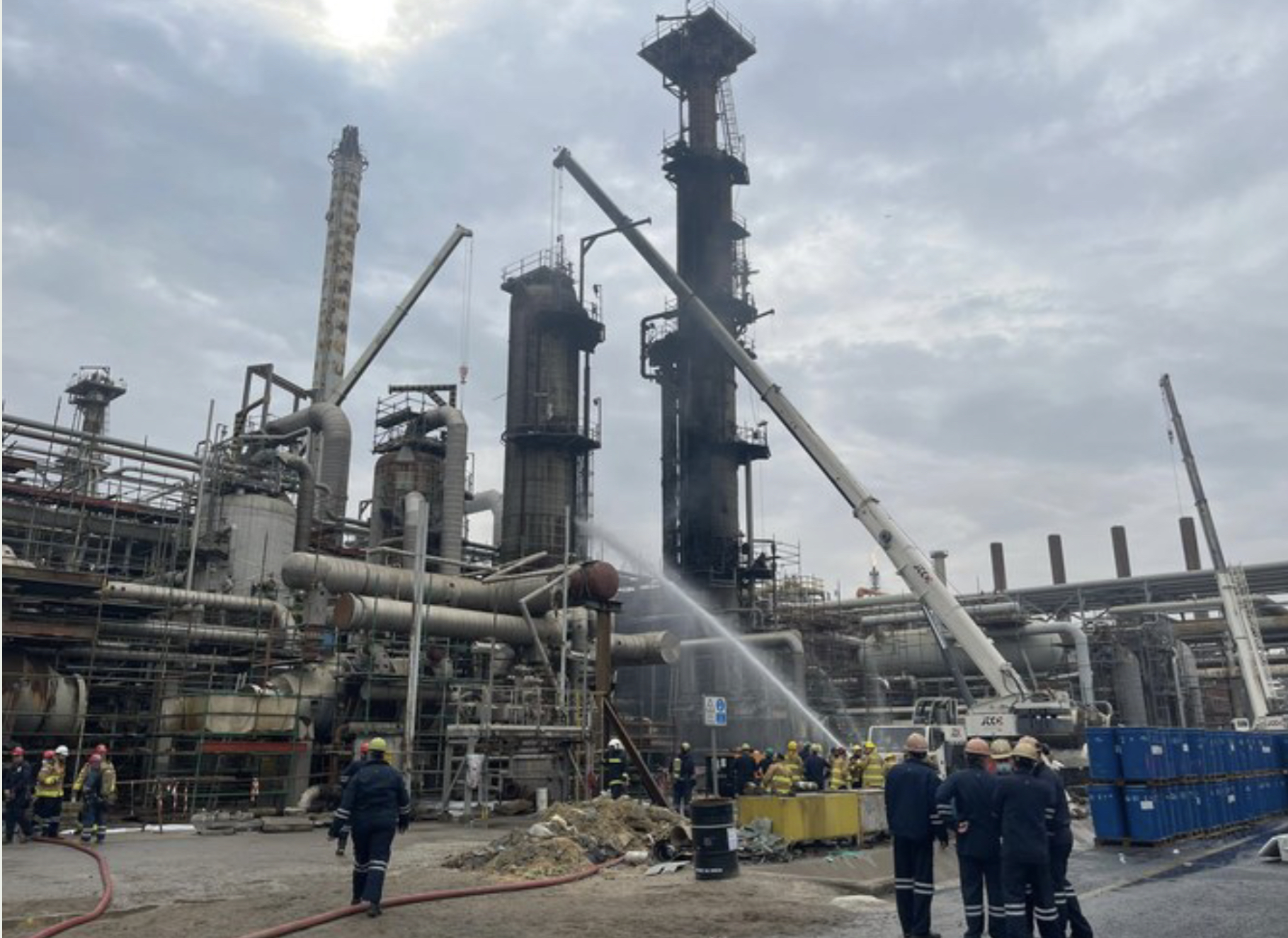 Au moins deux morts après l'incendie d'une raffinerie au Koweït