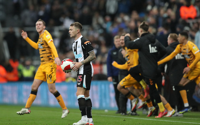 Eddie Howe remercie Newcastle pour son soutien malgré la défaite choc face à Cambridge