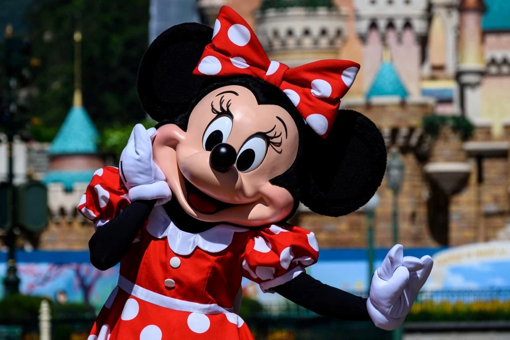 Disneyland Paris fête ses trente ans, offre un tailleur Stella McCartney à Minnie Mouse