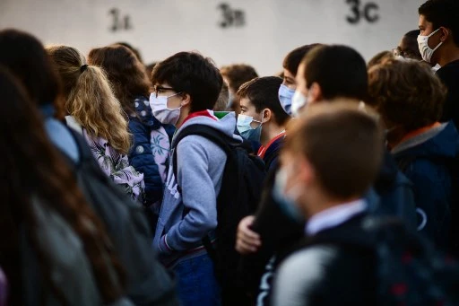 Rentrée scolaire sous tension, face à la vague Omicron