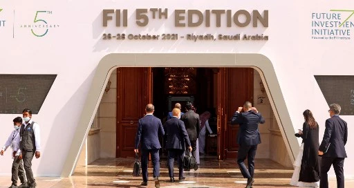Une photo montre la conférence annuelle de la Future Investment Initiative (FII) dans la capitale saoudienne Riyad le 27 octobre 2021. L'Arabie saoudite pourrait devenir neutre en carbone avant son objectif de 2060 si la technologie évolue assez rapidement, a déclaré le prince Abdelaziz ben Salmane, quelques jours avant la COP26. (Fayez Nureldine/AFP)