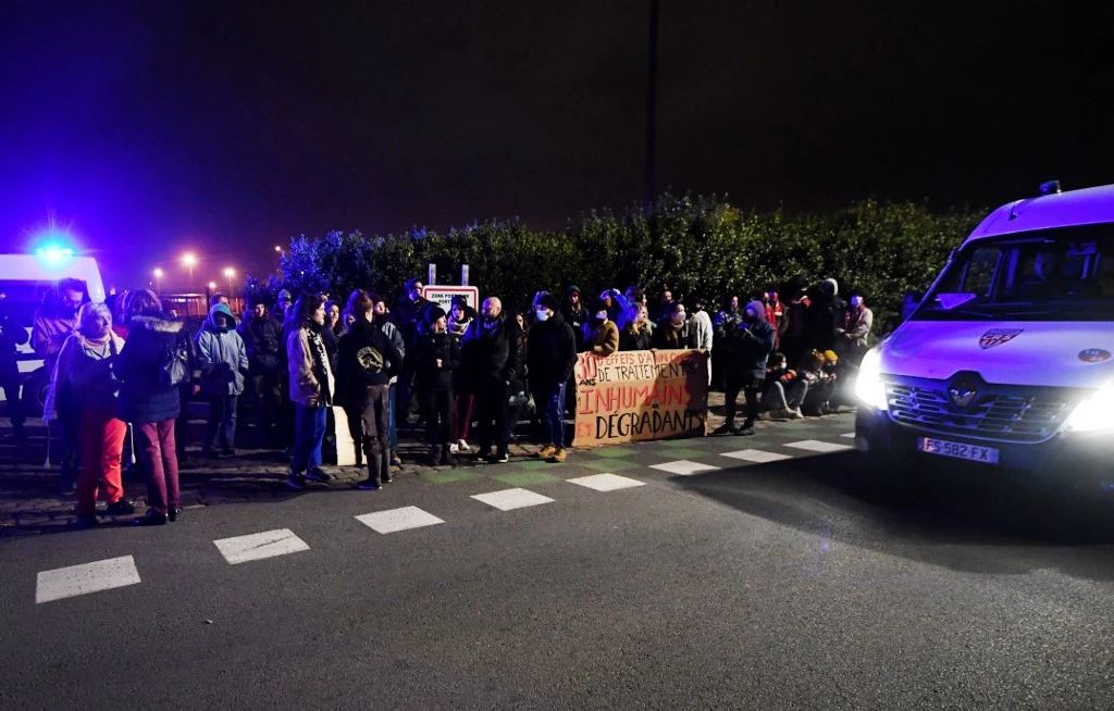 Calais: quatre blessés dont trois migrants dans une rixe
