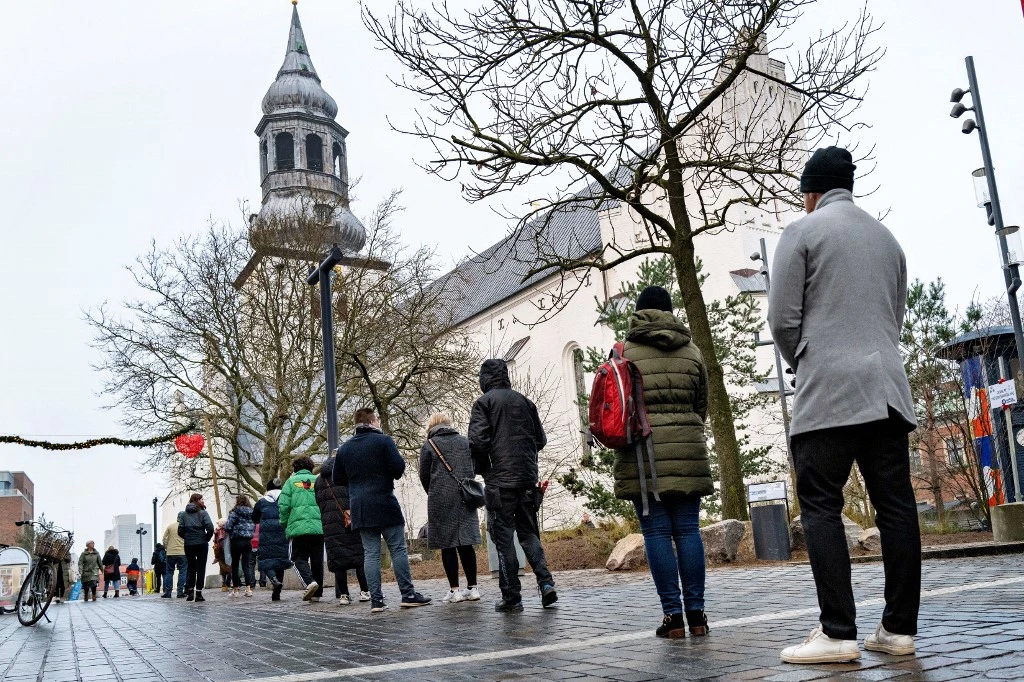 Covid: le Danemark prévoit de lever entièrement ses restrictions malgré des cas record