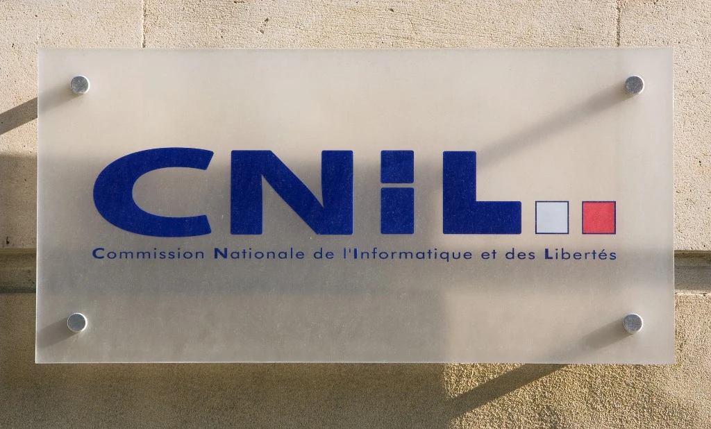 La mise en oeuvre du méga-fichier des données de santé retardée
