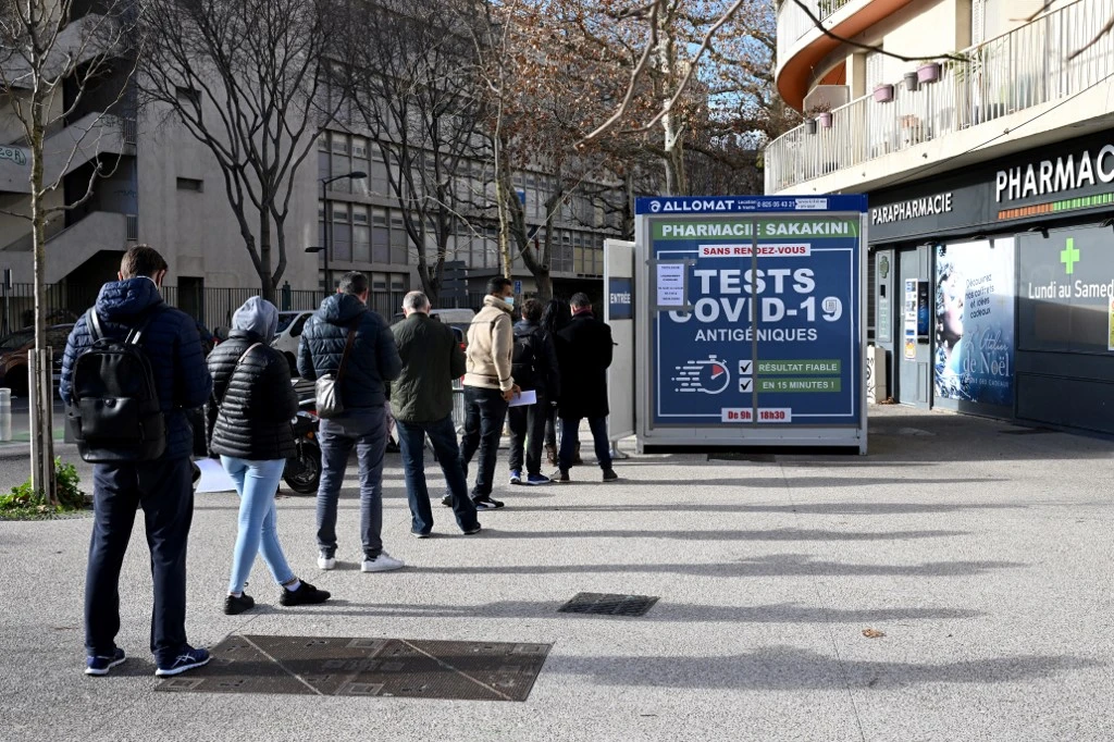 Plus de la moitié des Européens touchés par Omicron d'ici 2 mois, selon l'OMS
