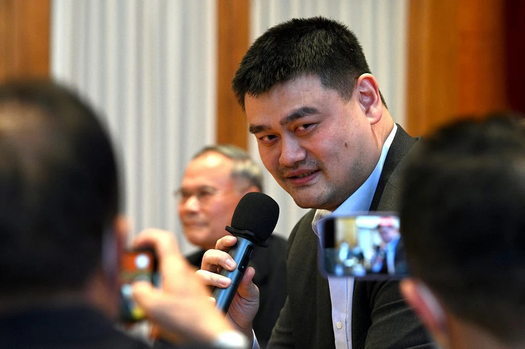 «Brutale dictature»: Yao Ming invite Enes Kanter à visiter la Chine