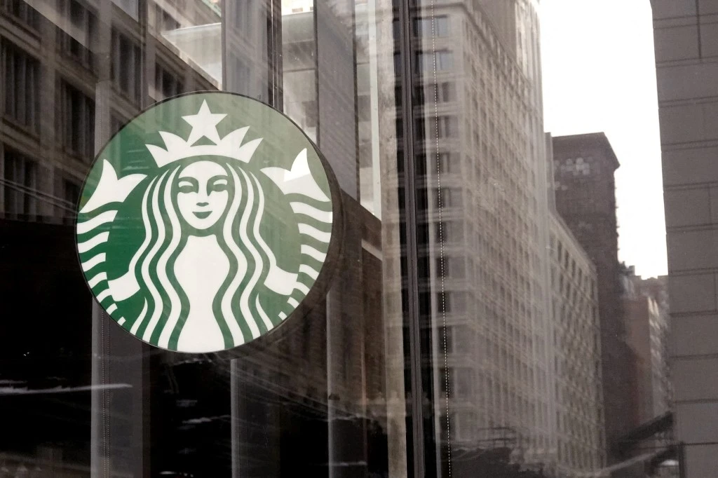 Des employés de plus de 50 cafés Starbucks aux Etats-Unis cherchent à se syndiquer