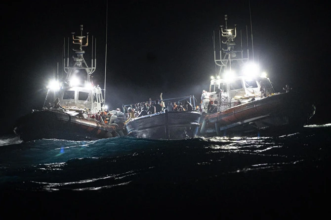 Des migrants secourus au large de Lampedusa, le mardi 25 janvier 2022. (AP)