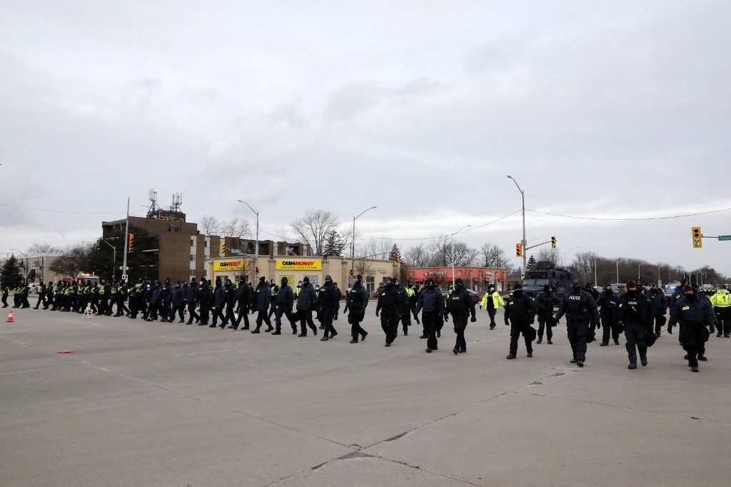 Contestation au Canada: reprise de l'opération pour évacuer le pont frontalier Ambassador