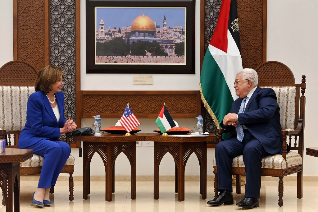 Rare rencontre en Cisjordanie entre Mahmoud Abbas et Nancy Pelosi