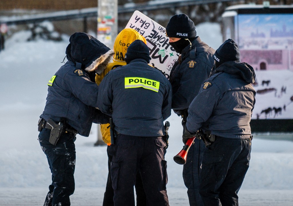 Canada: la chambre des Communes fermée pour raison de sécurité