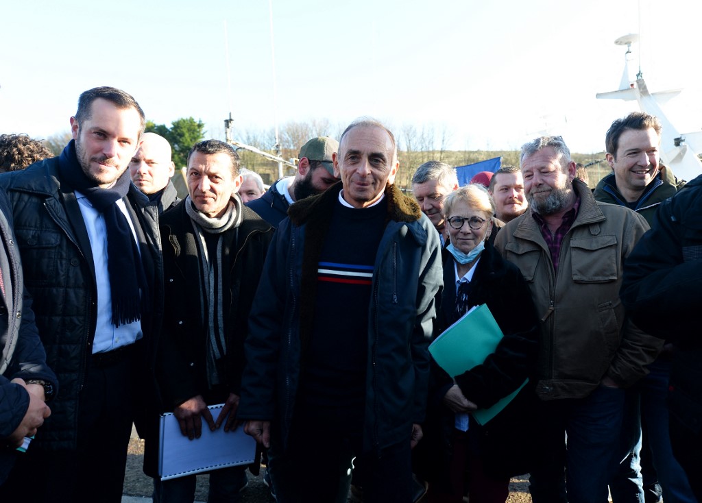 Présidentielle: Zemmour exhibe sa nouvelle prise de guerre en Normandie