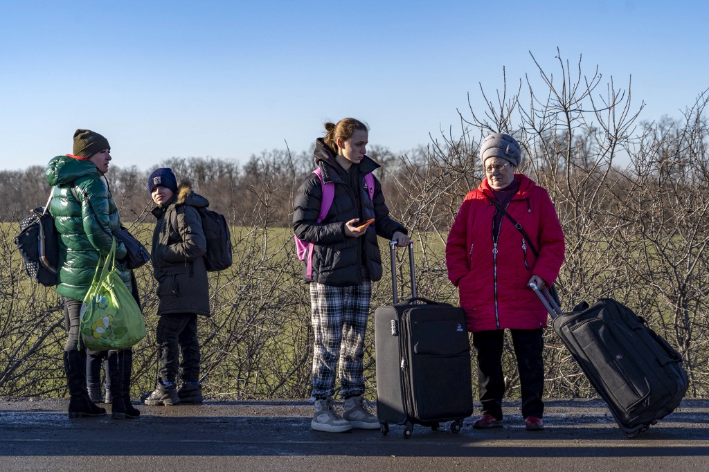 Pour les Ukrainiens de la ligne de front, un sac prêt pour partir à tout moment