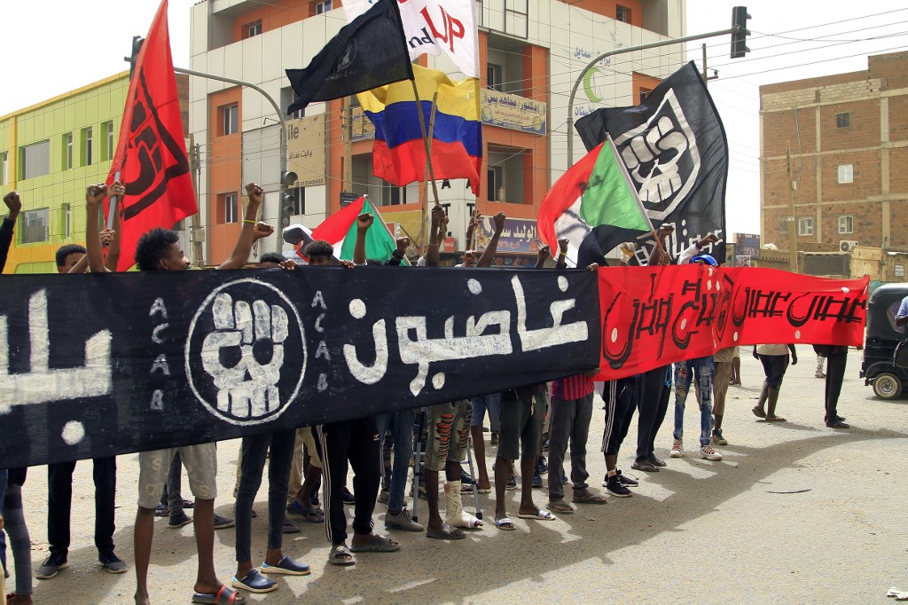 Un Soudanais tué dans des défilés anti-putsch à l'arrivée d'un envoyé de l'ONU