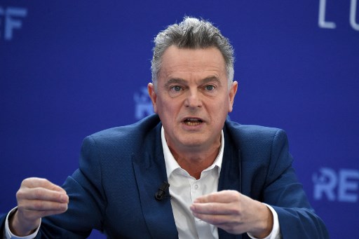 Le candidat présidentiel du Parti communiste français (PCF), Fabien Roussel, s'exprime lors de la présentation de son programme de campagne économique devant le Medef à Paris le 21 février 2022. (Éric Piermont/AFP)