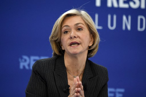 Valérie Pécresse, candidate à la présidence du parti français Les Républicains (LR), prononce un discours lors de la présentation de son programme de campagne économique devant le Medef, à Paris, le 21 février 2022. (Éric Piermont/AFP)