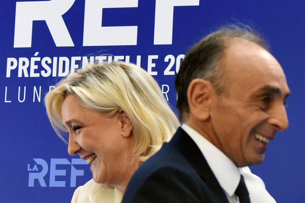 Présidentielle: les parrainages au cœur des préoccupations, Pécresse et Jadot en meeting