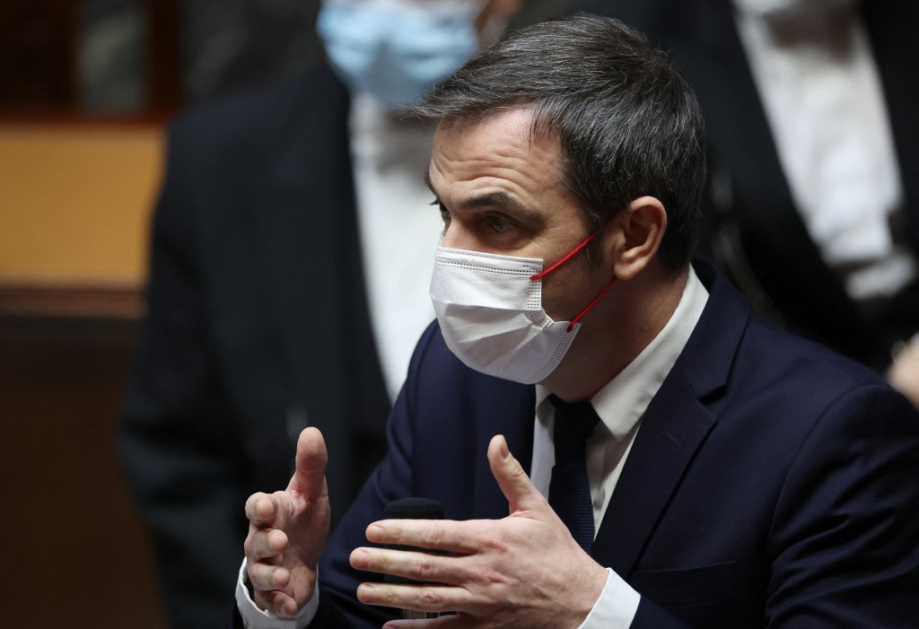 Covid-19: il est trop tôt pour évaluer les effets du pass vaccinal, reconnaît Véran