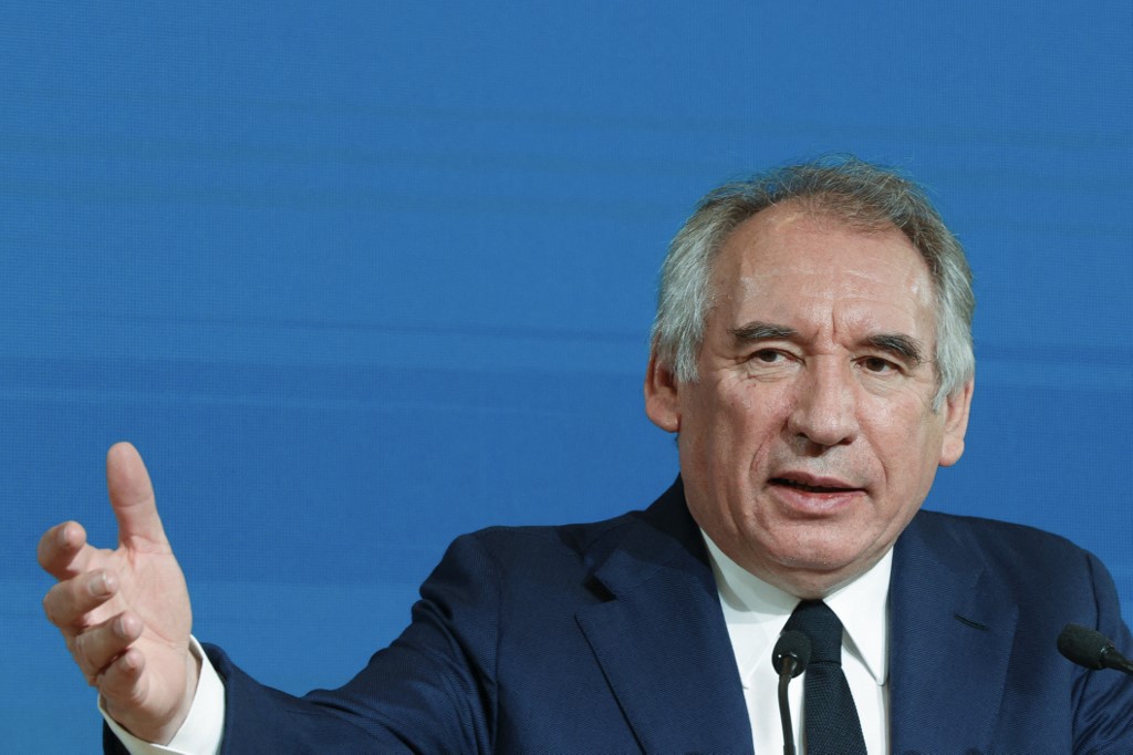 Présidentielle: au nom de la démocratie, François Bayrou va parrainer Marine Le Pen