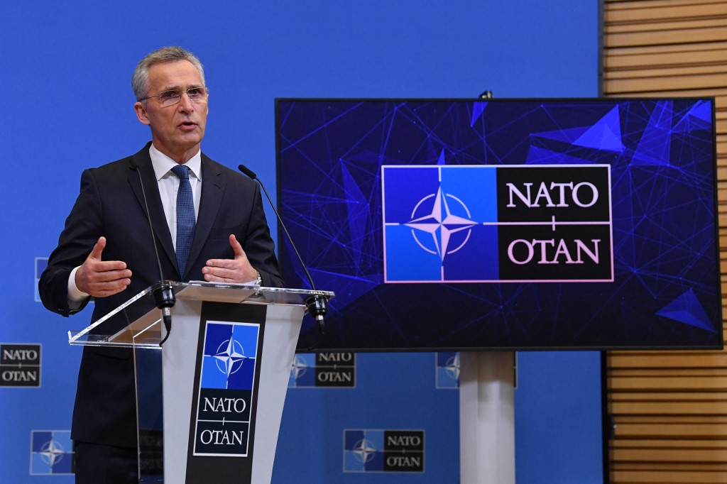 Le secrétaire général de l'OTAN, Jens Stoltenberg, donne un point de presse à l'issue d'une réunion extraordinaire de la commission OTAN-Ukraine sur la situation entre l'Ukraine et la Russie, au siège de l'OTAN à Bruxelles le 22 février 2022.(AFP)