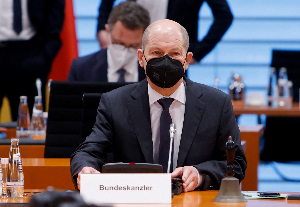 Le chancelier allemand Olaf Scholz dirige la réunion hebdomadaire du cabinet à la Chancellerie fédérale à Berlin, en Allemagne, le 23 février 2022. (AFP)