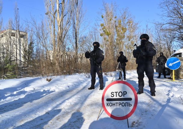 L'Ukraine confirme des pourparlers avec Moscou, la « force de dissuasion» russe en alerte