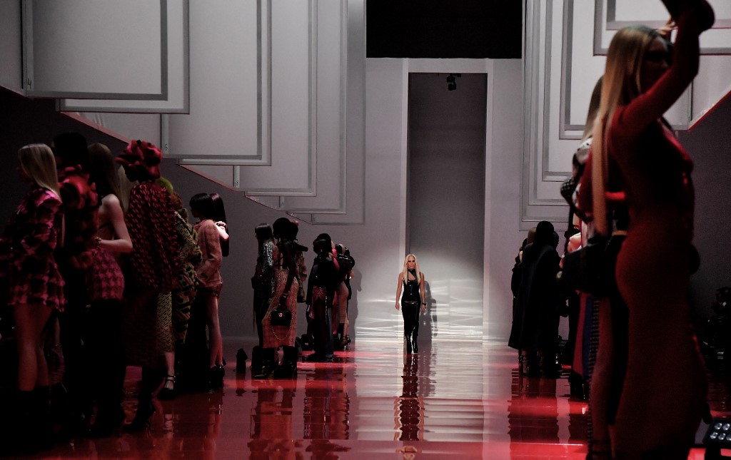 Mode: aux défilés de Milan, les trottoirs sont les nouveaux podiums