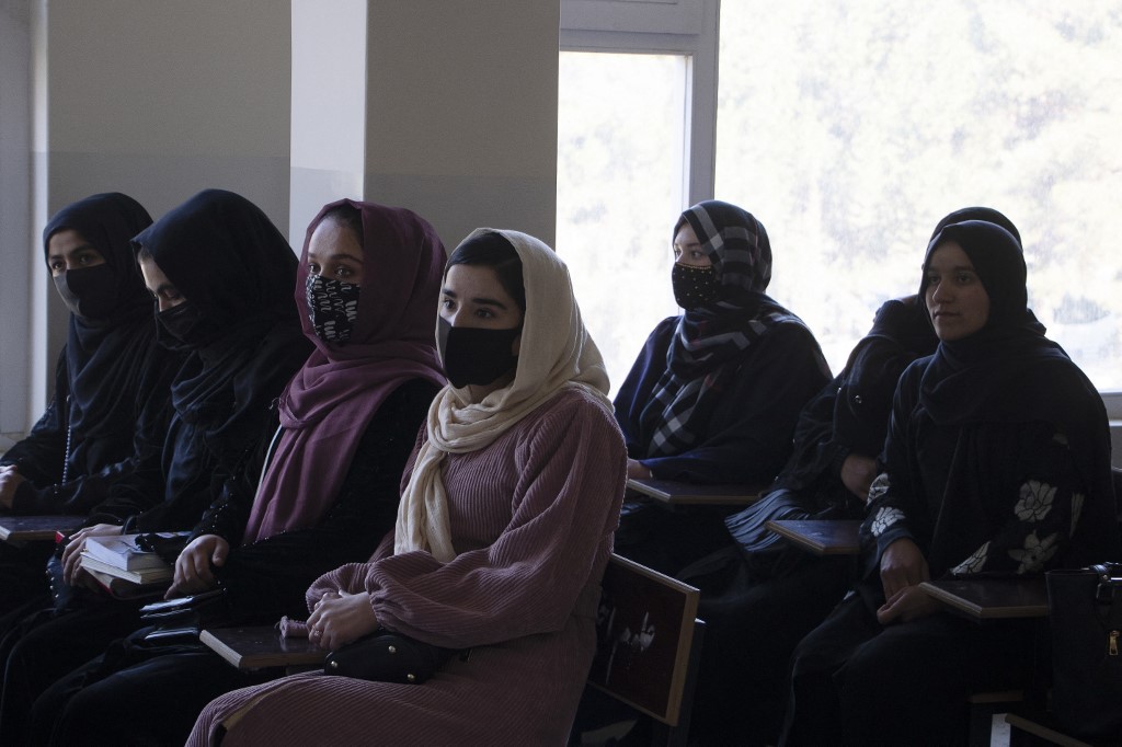 Afghanistan: réouverture des universités publiques avec peu d'étudiantes