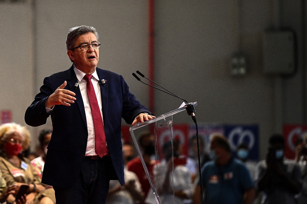 Mélenchon les pieds dans le maraîchage réunionnais, la tête à l'Ukraine