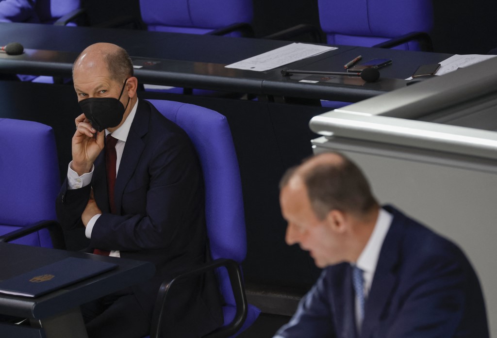 Défense et diplomatie: l'Allemagne change de cap avec l'Ukraine