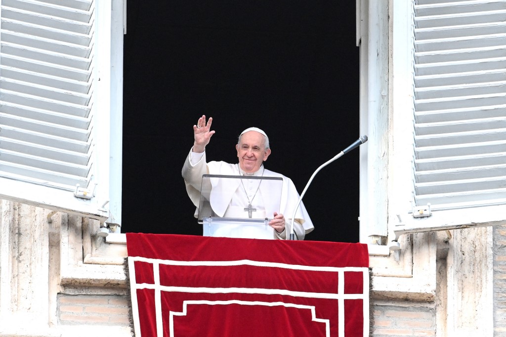 Ukraine: le pape demande «que les armes se taisent» et des couloirs humanitaires