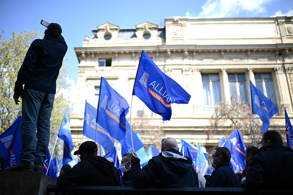 Présidentielle: les candidats débattent devant le syndicat policier Alliance, sans la gauche