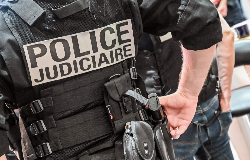 Une policière «gravement blessée» à Lille, deux interpellations