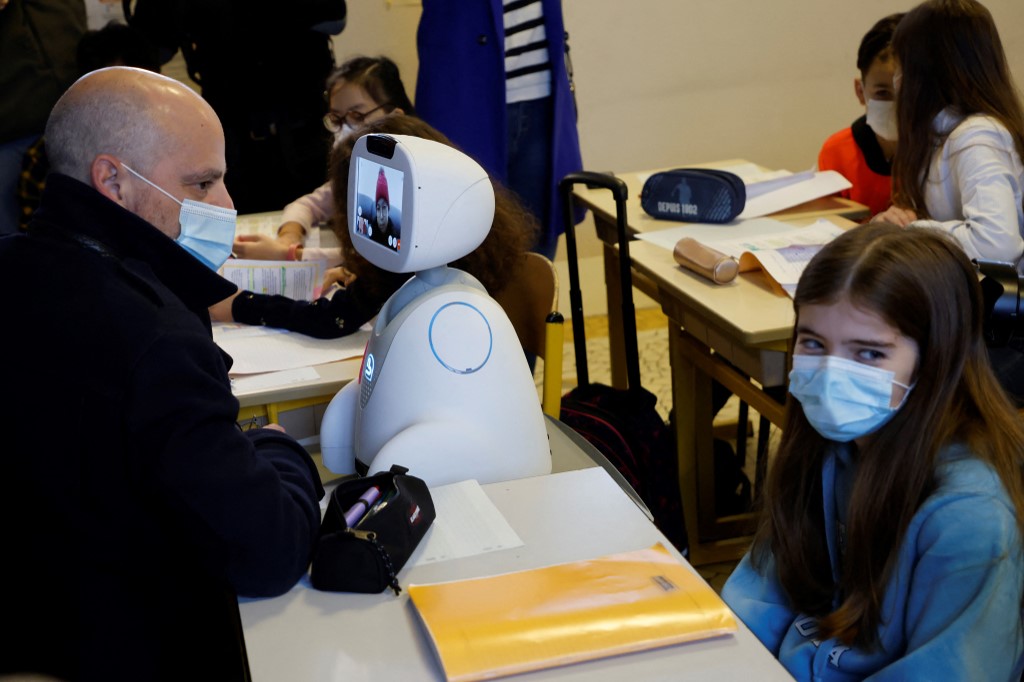 Pour les écoliers de retour de vacances, fini le masque à la récré
