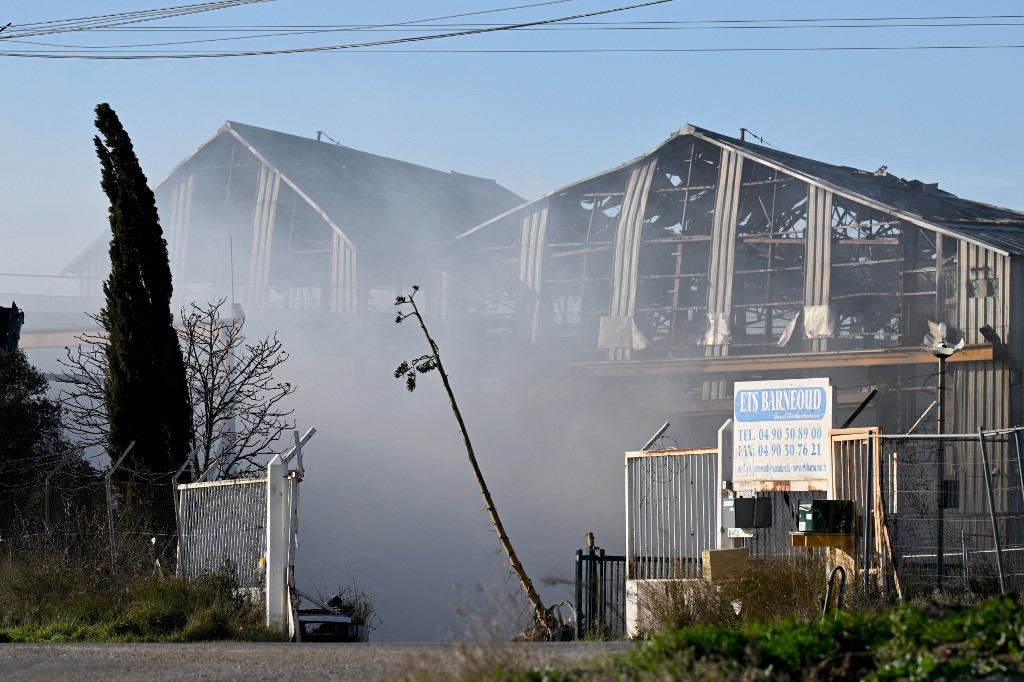 Incendie de tonnes de déchets dans le Sud: extinction dans une semaine