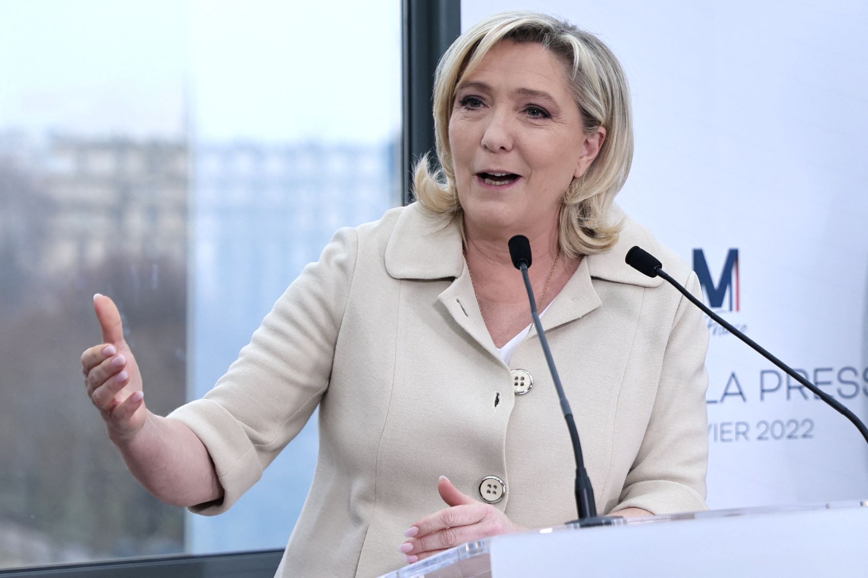 Présidentielle: Marine Le Pen veut débloquer 7,5 milliards d'euros pour la police et la justice