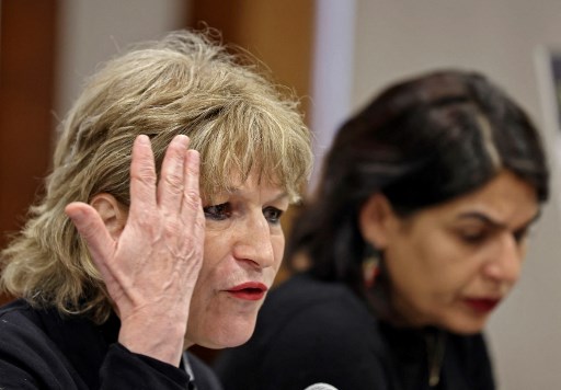 Agnes Callamard, secrétaire générale d'Amnesty International (à gauche), s'exprime lors d'une conférence de presse à Jérusalem, le 1er février 2022. (Ronaldo Schemidt/AFP)